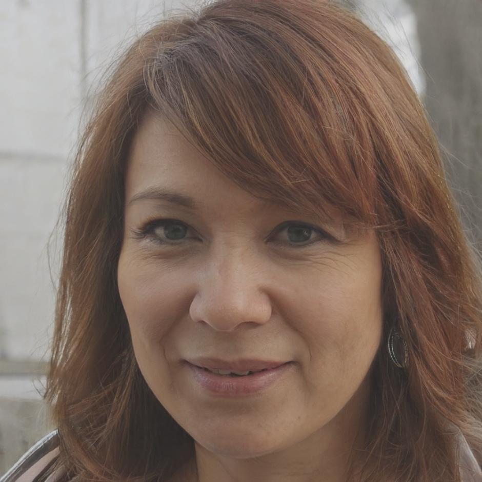 Petra Viklund reviewing student analysis work